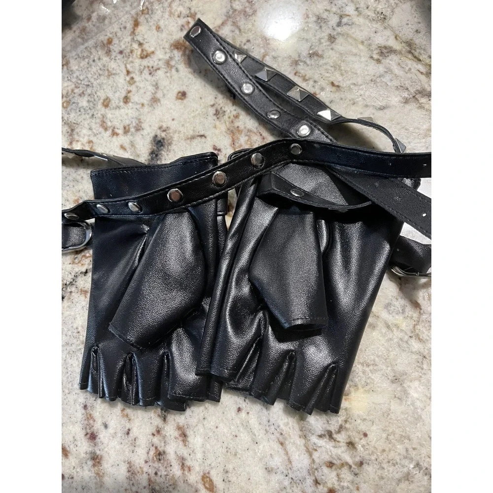 Juniors Women Fingerless Faux Leather Gloves  ~ New